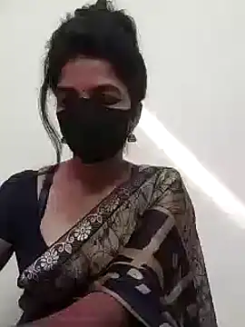 Snapshot of Shuttii_25 chatting on 12/19/24, 06:12 Shuttii 25 online show from 12/19/24, 06:12