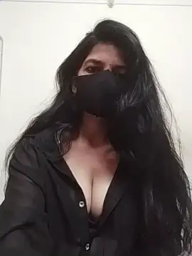 Snapshot of Shuttii_25 chatting on 03/06/25, 05:43 Shuttii 25 online show from 03/06/25, 05:43