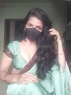 Snapshot of Shuttii_25 chatting on 10/28/25, 05:55 Shuttii 25 online show from 10/28/25, 05:55