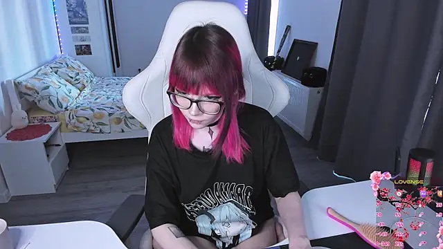 Snapshot of Yumi_Youkai chatting on 06/08/26, 02:06 Yumi Youkai online show from 06/08/26, 02:06