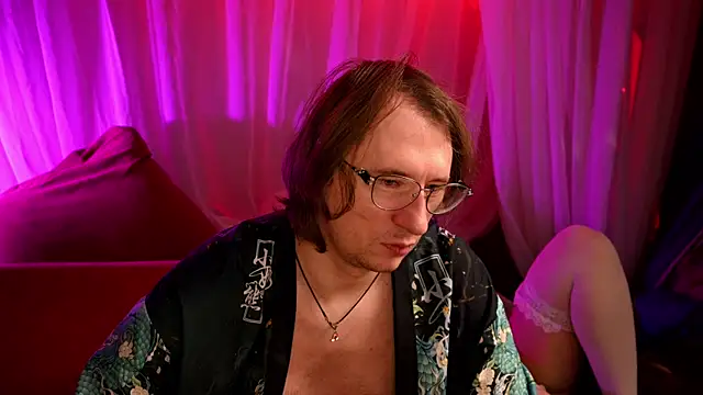 Claudia and elon  online show from 11/12/25, 02:56