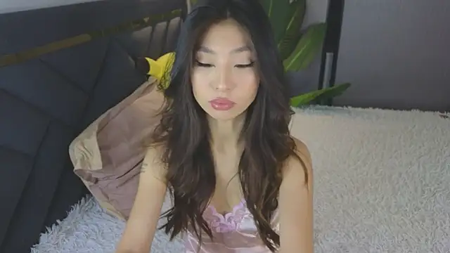 TrishaRey online show from 10/16/25, 04:24