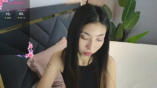 TrishaRey online show from 11/25/25, 05:18