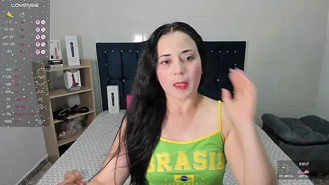 Snapshot of Perverse_Kim chatting on 12/17/25, 11:00 Perverse Kim online show from 12/17/25, 11:00