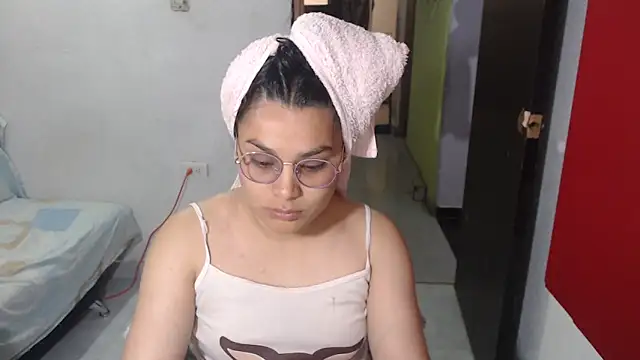 Snapshot of luxury_sex_17 chatting on 03/05/25, 01:42 luxury sex 17 online show from 03/05/25, 01:42