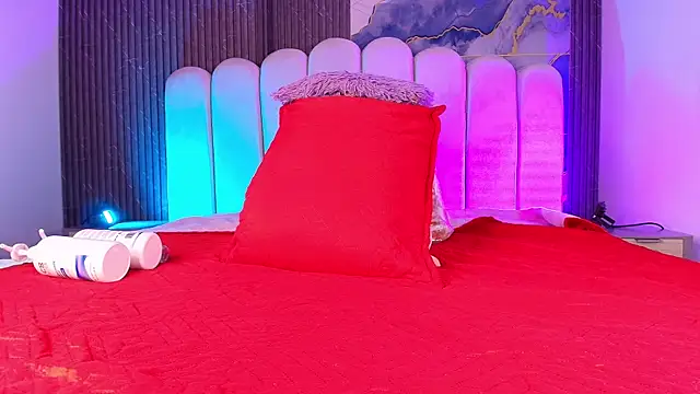 jones maddy  online show from 12/03/25, 12:03