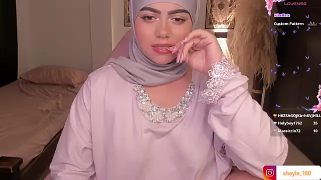 Snapshot of shayla_18 chatting on 03/11/25, 12:00 shayla 18 online show from 03/11/25, 12:00