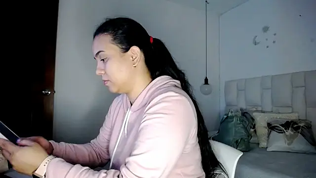 tiffany  pink online show from 09/27/25, 08:58