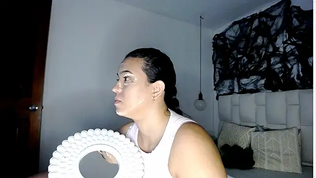 tiffany  pink online show from 10/13/25, 08:31