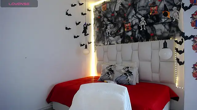 tiffany  pink online show from 10/23/25, 08:51