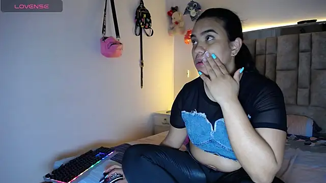 tiffany  pink online show from 04/12/26, 07:52