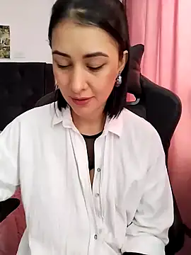 Snapshot of Fleurmeyer79 chatting on 02/14/25, 02:12 Fleurmeyer79 online show from 02/14/25, 02:12