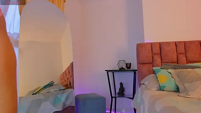 SunnyLeonz online show from 11/08/25, 10:30