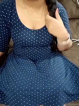 Mounika25 online show from 10/19/25, 09:54