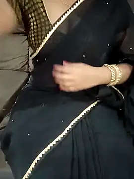 Mounika25 online show from 11/13/25, 07:18