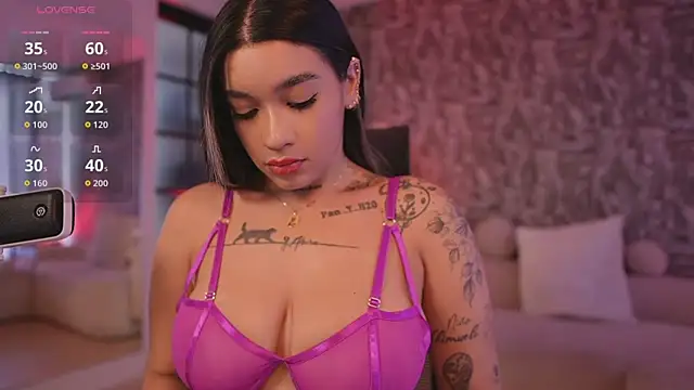 HannahW  online show from 09/18/25, 06:21