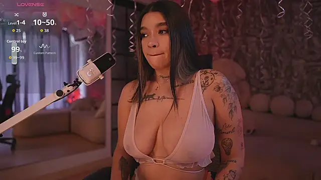 HannahW  online show from 10/09/25, 08:29