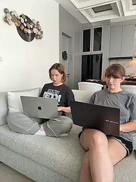 Nura n Sarah online show from 04/11/26, 05:23