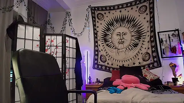 Snapshot of iammistress chatting on 10/15/25, 06:30 iammistress online show from 10/15/25, 06:30