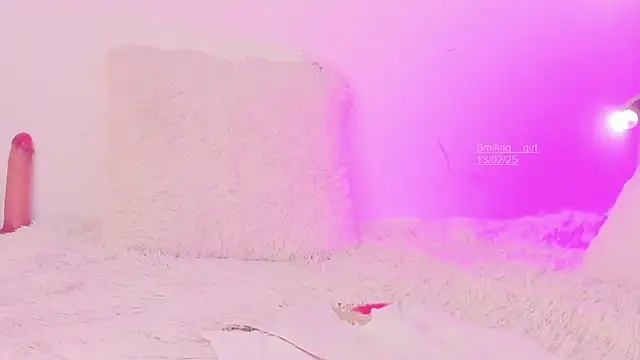 smiling  girl2 online show from 02/13/25, 09:38