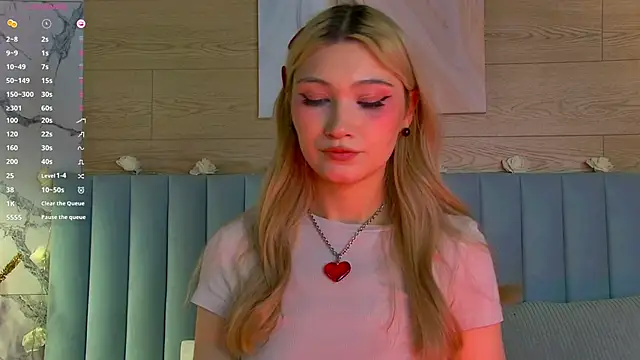 Snapshot of CarolReeves chatting on 02/10/25, 09:04 CarolReeves online show from 02/10/25, 09:04