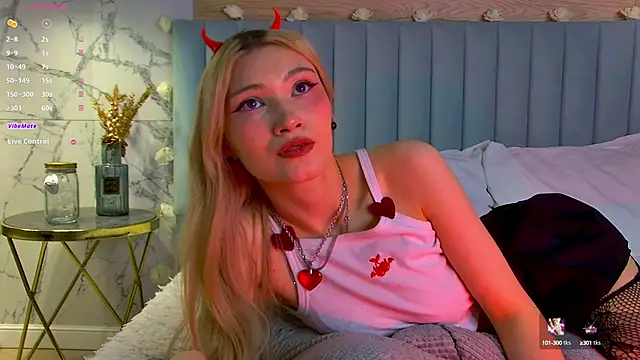 Snapshot of CarolReeves chatting on 02/10/25, 12:08 CarolReeves online show from 02/10/25, 12:08