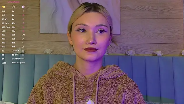 Snapshot of CarolReeves chatting on 02/23/25, 01:10 CarolReeves online show from 02/23/25, 01:10