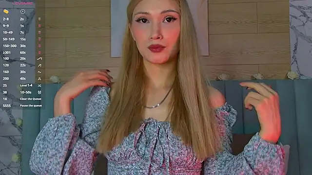 Snapshot of CarolReeves chatting on 03/14/25, 09:24 CarolReeves online show from 03/14/25, 09:24