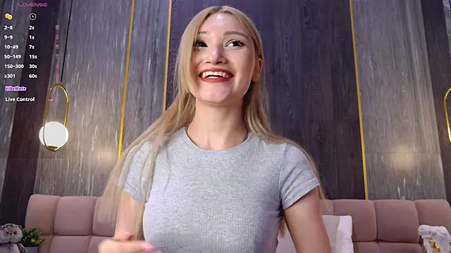 Snapshot of CarolReeves chatting on 03/15/25, 04:43 CarolReeves online show from 03/15/25, 04:43