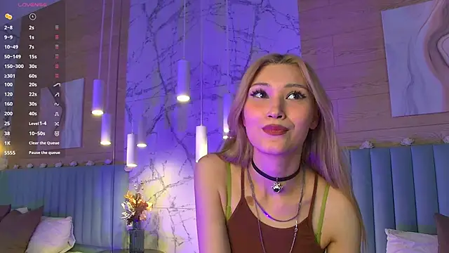 Snapshot of CarolReeves chatting on 03/19/25, 12:12 CarolReeves online show from 03/19/25, 12:12