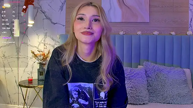 Snapshot of CarolReeves chatting on 03/23/25, 08:59 CarolReeves online show from 03/23/25, 08:59