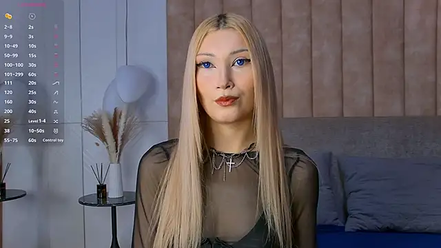 Snapshot of CarolReeves chatting on 10/16/25, 06:03 CarolReeves online show from 10/16/25, 06:03