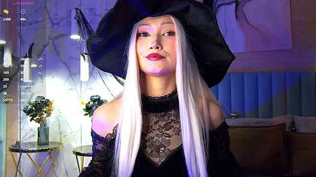 Snapshot of CarolReeves chatting on 10/31/25, 06:14 CarolReeves online show from 10/31/25, 06:14