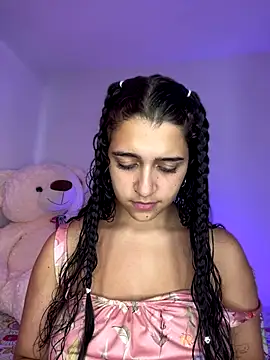 Snapshot of Alicia_Ruiz chatting on 11/06/25, 06:09 Alicia Ruiz online show from 11/06/25, 06:09