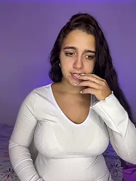 Snapshot of Alicia_Ruiz chatting on 11/14/25, 10:07 Alicia Ruiz online show from 11/14/25, 10:07