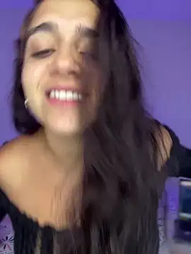 Snapshot of Alicia_Ruiz chatting on 11/19/25, 06:08 Alicia Ruiz online show from 11/19/25, 06:08