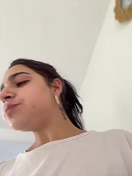 Snapshot of Alicia_Ruiz chatting on 12/17/25, 06:14 Alicia Ruiz online show from 12/17/25, 06:14