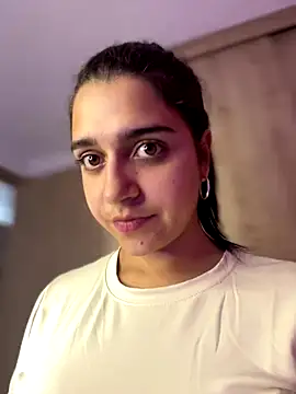 Snapshot of Alicia_Ruiz chatting on 12/18/25, 06:03 Alicia Ruiz online show from 12/18/25, 06:03