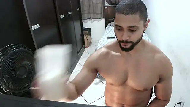 Snapshot of Brian_Aries chatting on 01/28/25, 04:08 Brian Aries online show from 01/28/25, 04:08