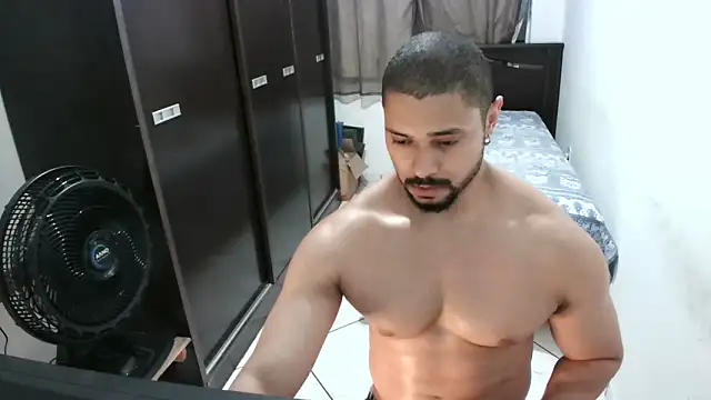 Snapshot of Brian_Aries chatting on 03/05/25, 04:02 Brian Aries online show from 03/05/25, 04:02