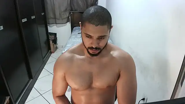 Snapshot of Brian_Aries chatting on 03/23/25, 03:43 Brian Aries online show from 03/23/25, 03:43