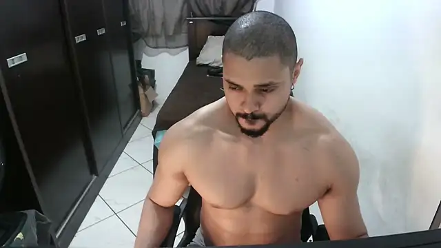 Snapshot of Brian_Aries chatting on 11/04/25, 04:00 Brian Aries online show from 11/04/25, 04:00