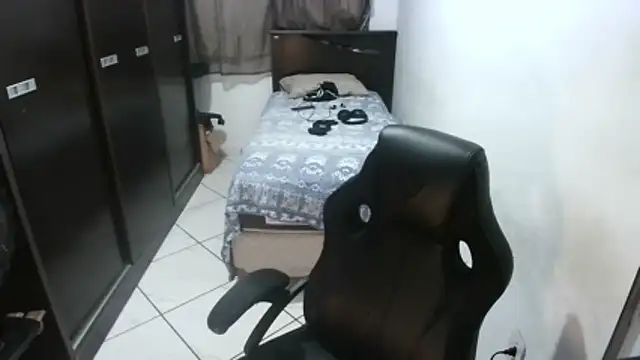 Snapshot of Brian_Aries chatting on 01/13/26, 04:40 Brian Aries online show from 01/13/26, 04:40