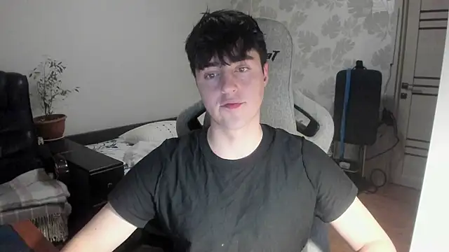 Knuckles17 online show from 12/18/25, 02:50