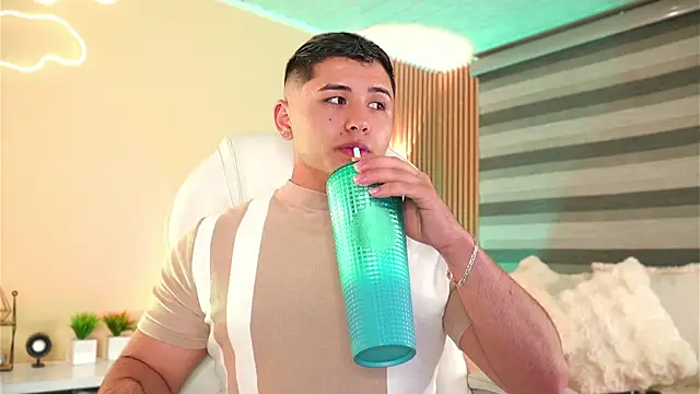 Snapshot of MatiasKorn chatting on 11/29/25, 05:43 MatiasKorn online show from 11/29/25, 05:43