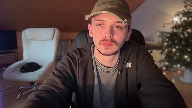 Snapshot of naked_psy chatting on 01/13/25, 07:43 naked psy online show from 01/13/25, 07:43