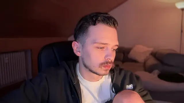 Snapshot of naked_psy chatting on 02/07/25, 04:06 naked psy online show from 02/07/25, 04:06