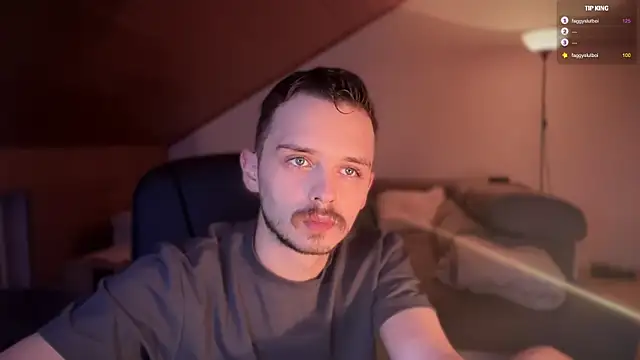 Snapshot of naked_psy chatting on 02/08/25, 11:24 naked psy online show from 02/08/25, 11:24