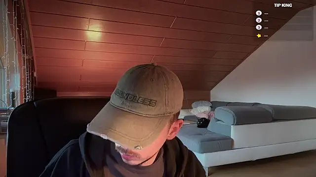 Snapshot of naked_psy chatting on 02/17/25, 06:53 naked psy online show from 02/17/25, 06:53