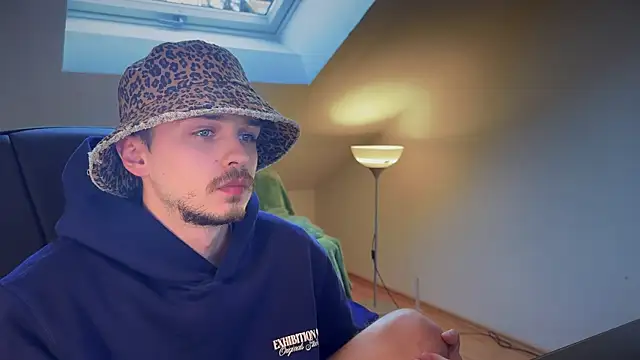 Snapshot of naked_psy chatting on 03/09/25, 03:16 naked psy online show from 03/09/25, 03:16